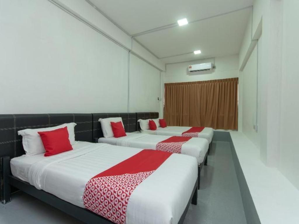 Oyo 43993 Madsuite Kota Kinabalu Extérieur photo