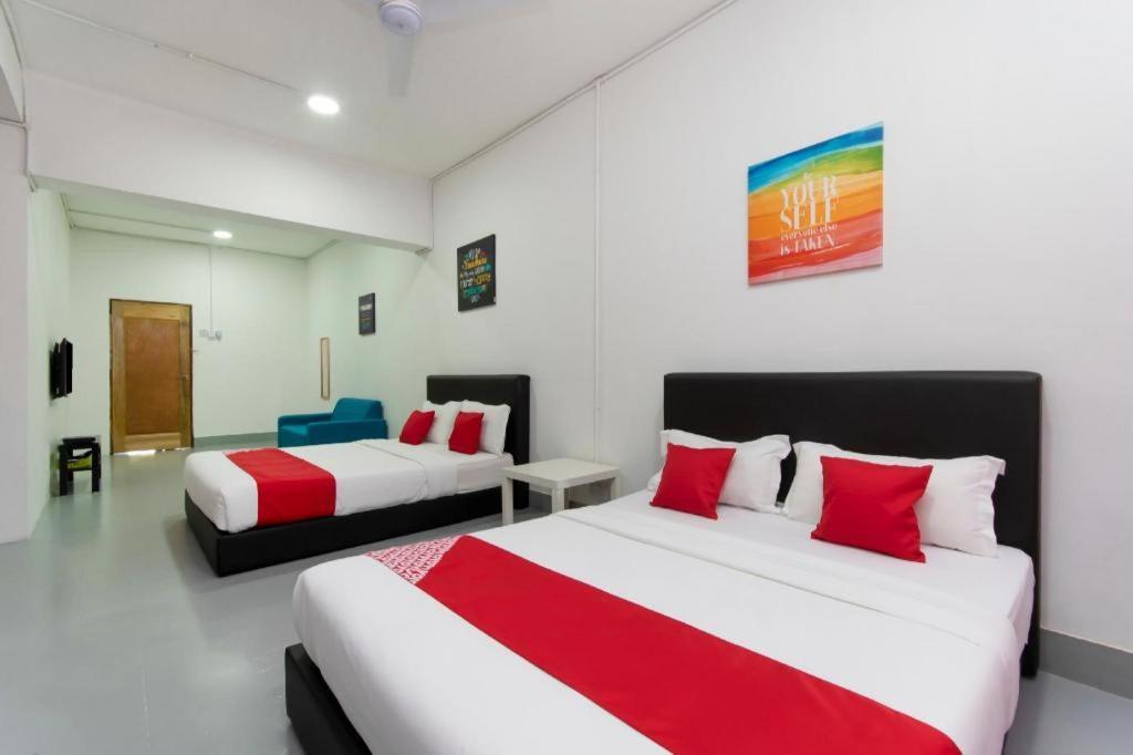 Oyo 43993 Madsuite Kota Kinabalu Extérieur photo