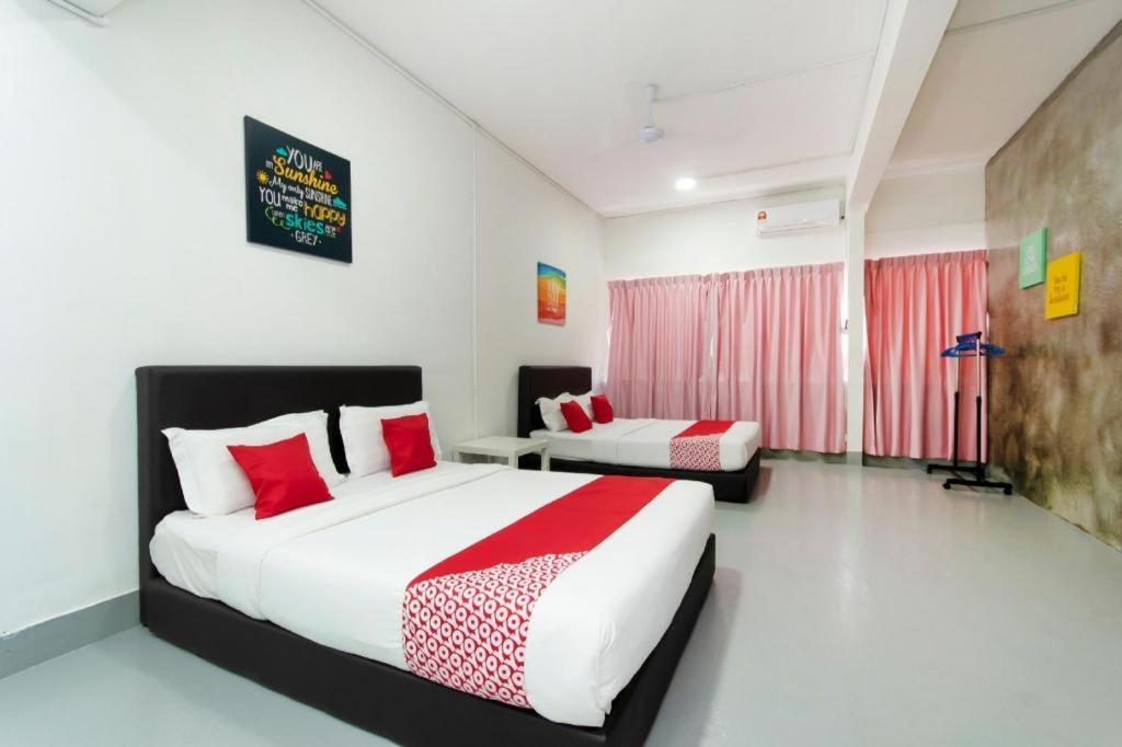 Oyo 43993 Madsuite Kota Kinabalu Extérieur photo