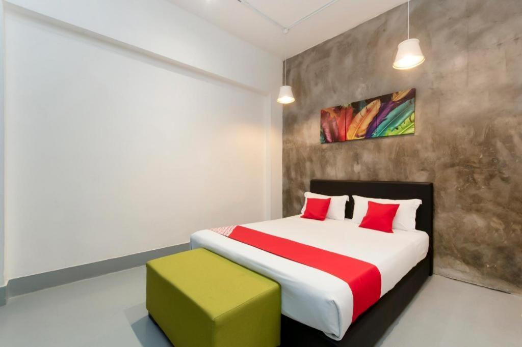 Oyo 43993 Madsuite Kota Kinabalu Extérieur photo