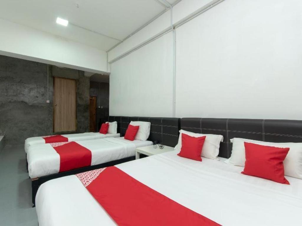 Oyo 43993 Madsuite Kota Kinabalu Extérieur photo