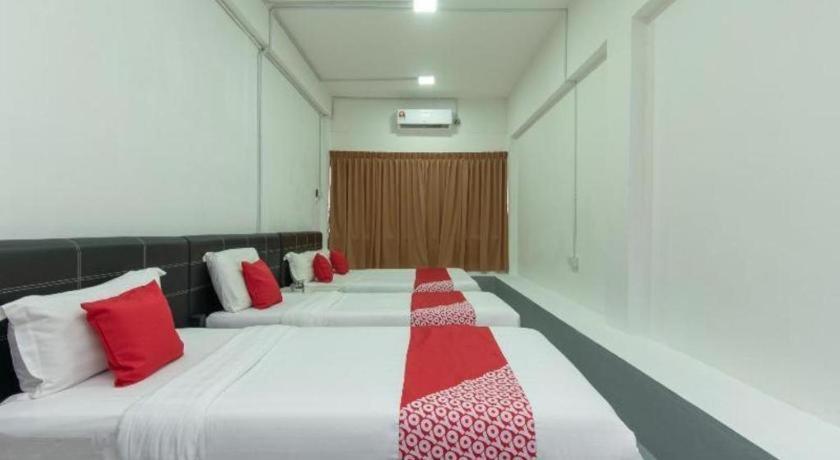 Oyo 43993 Madsuite Kota Kinabalu Extérieur photo