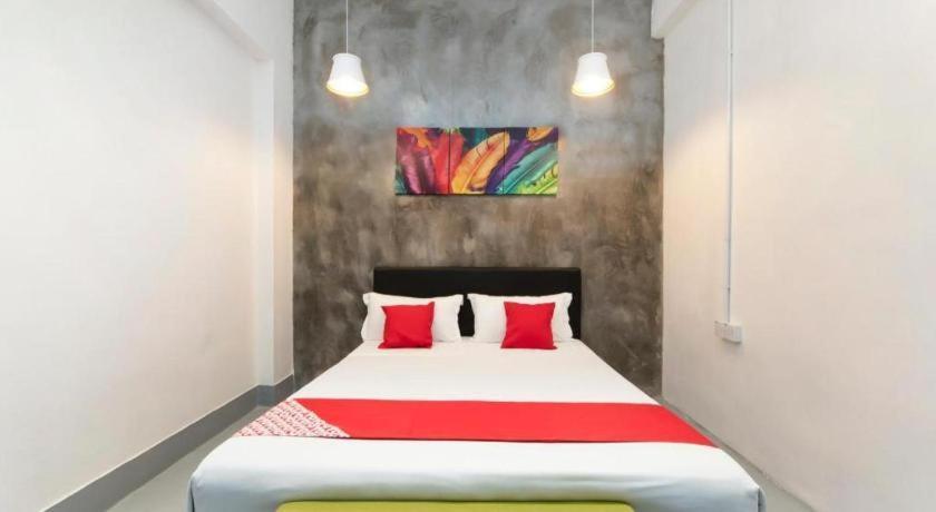 Oyo 43993 Madsuite Kota Kinabalu Extérieur photo