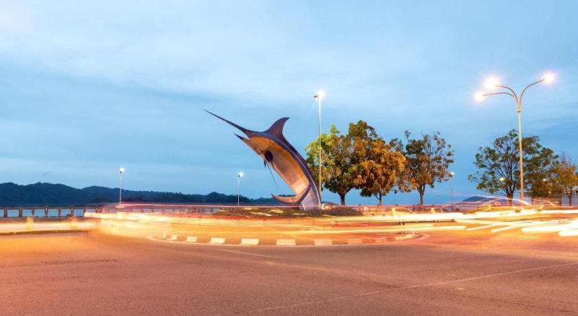 Oyo 43993 Madsuite Kota Kinabalu Extérieur photo
