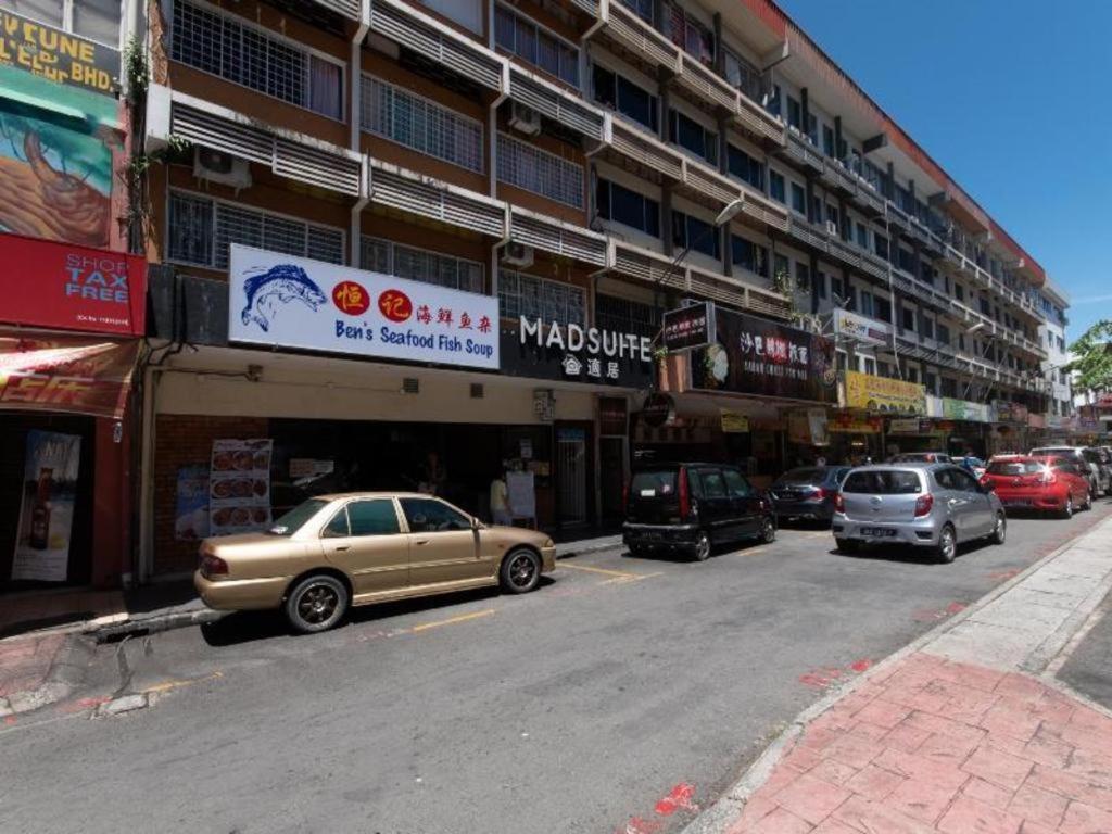 Oyo 43993 Madsuite Kota Kinabalu Extérieur photo