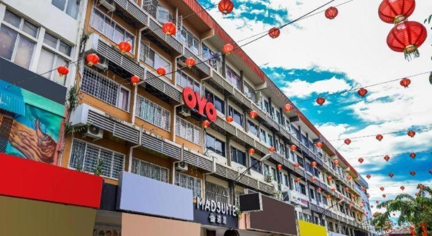Oyo 43993 Madsuite Kota Kinabalu Extérieur photo